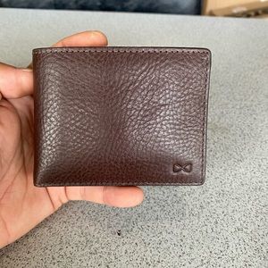 Trafalgar men’s wallet ( new with out tag)